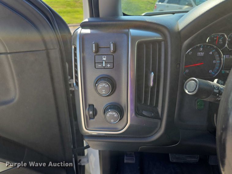 image for item EF1950 2018 Chevrolet Silverado 1500 Crew Cab pickup truck