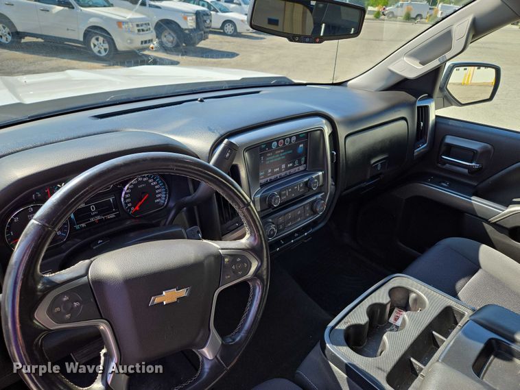 image for item EF1950 2018 Chevrolet Silverado 1500 Crew Cab pickup truck