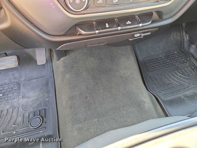 image for item EF1950 2018 Chevrolet Silverado 1500 Crew Cab pickup truck