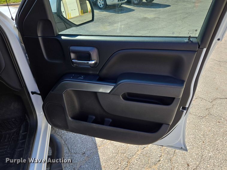 image for item EF1950 2018 Chevrolet Silverado 1500 Crew Cab pickup truck