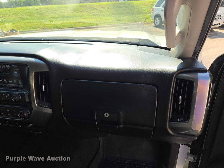 image for item EF1950 2018 Chevrolet Silverado 1500 Crew Cab pickup truck