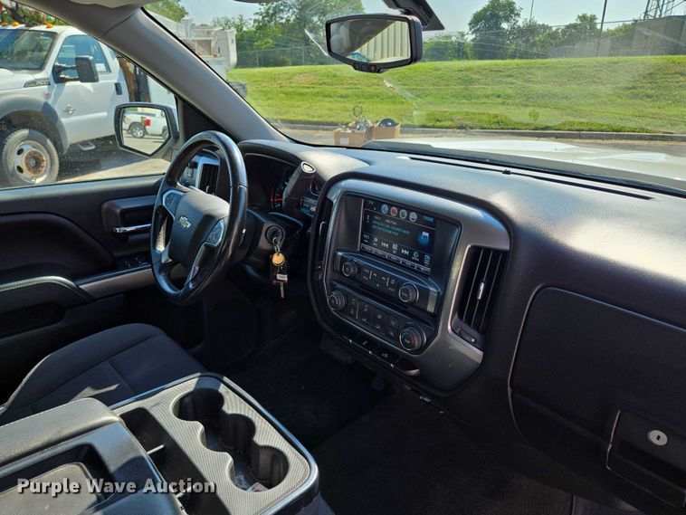 image for item EF1950 2018 Chevrolet Silverado 1500 Crew Cab pickup truck