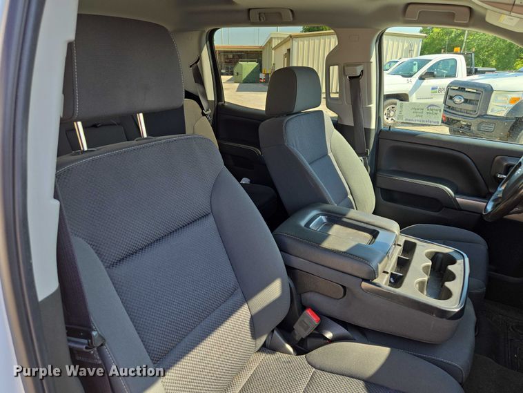 image for item EF1950 2018 Chevrolet Silverado 1500 Crew Cab pickup truck