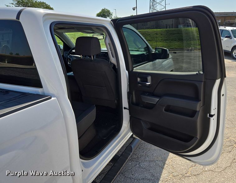 image for item EF1950 2018 Chevrolet Silverado 1500 Crew Cab pickup truck