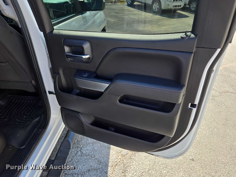 image for item EF1950 2018 Chevrolet Silverado 1500 Crew Cab pickup truck