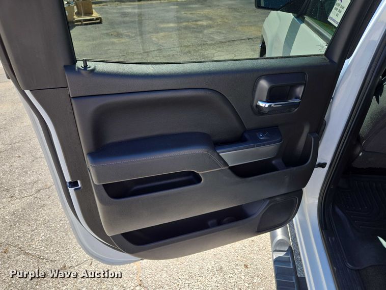 image for item EF1950 2018 Chevrolet Silverado 1500 Crew Cab pickup truck