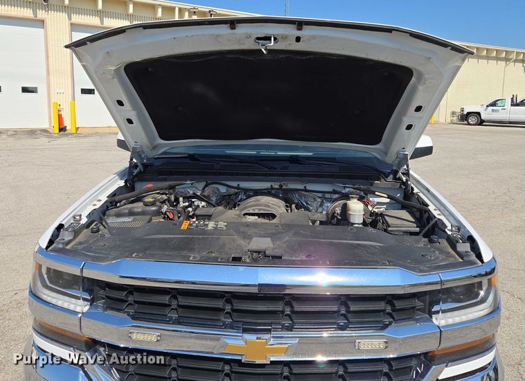 image for item EF1950 2018 Chevrolet Silverado 1500 Crew Cab pickup truck