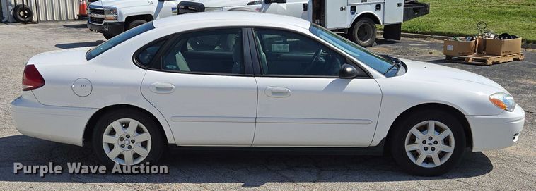image for item EF1951 2005 Ford Taurus 