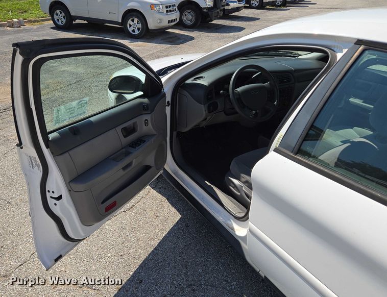 image for item EF1951 2005 Ford Taurus 