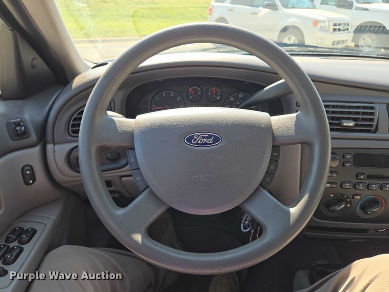 image for item EF1951 2005 Ford Taurus 