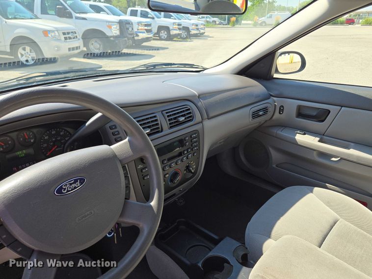 image for item EF1951 2005 Ford Taurus 