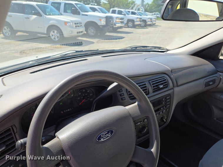 image for item EF1951 2005 Ford Taurus 
