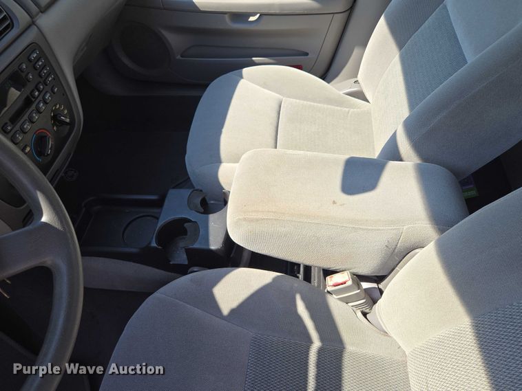 image for item EF1951 2005 Ford Taurus 