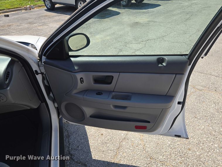 image for item EF1951 2005 Ford Taurus 