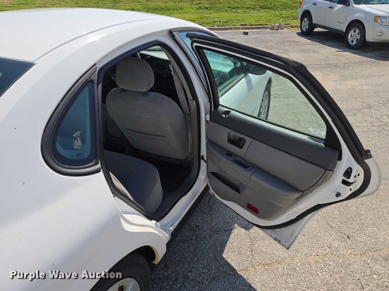 image for item EF1951 2005 Ford Taurus 