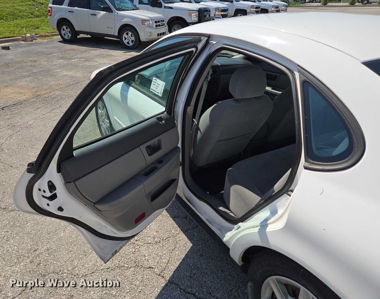 image for item EF1951 2005 Ford Taurus 