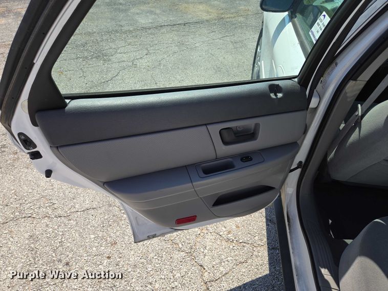 image for item EF1951 2005 Ford Taurus 