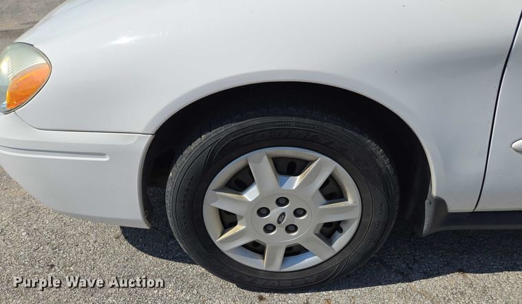 image for item EF1951 2005 Ford Taurus 