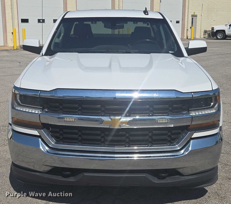 image for item EF1952 2018 Chevrolet Silverado 1500 Double Cab pickup truck