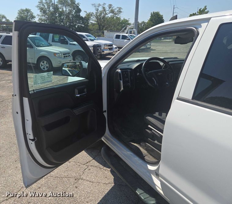 image for item EF1952 2018 Chevrolet Silverado 1500 Double Cab pickup truck