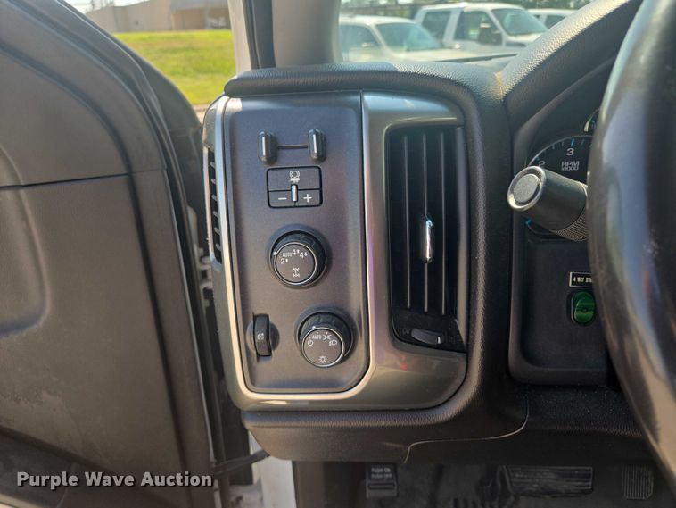 image for item EF1952 2018 Chevrolet Silverado 1500 Double Cab pickup truck