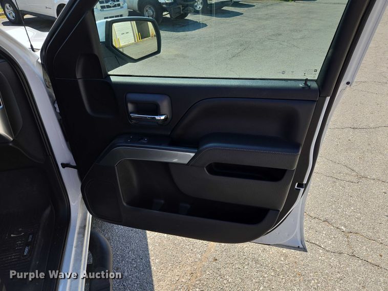 image for item EF1952 2018 Chevrolet Silverado 1500 Double Cab pickup truck