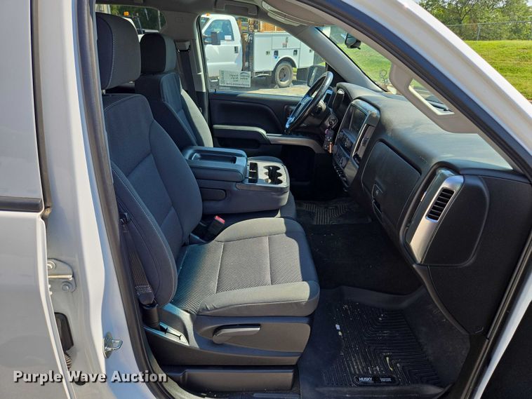 image for item EF1952 2018 Chevrolet Silverado 1500 Double Cab pickup truck