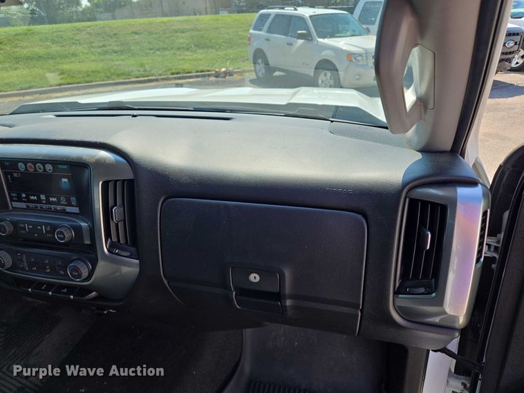 image for item EF1952 2018 Chevrolet Silverado 1500 Double Cab pickup truck