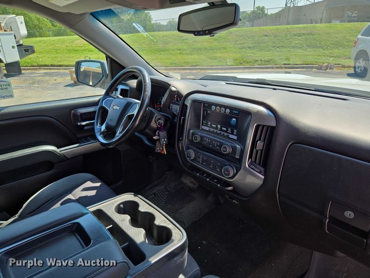 image for item EF1952 2018 Chevrolet Silverado 1500 Double Cab pickup truck