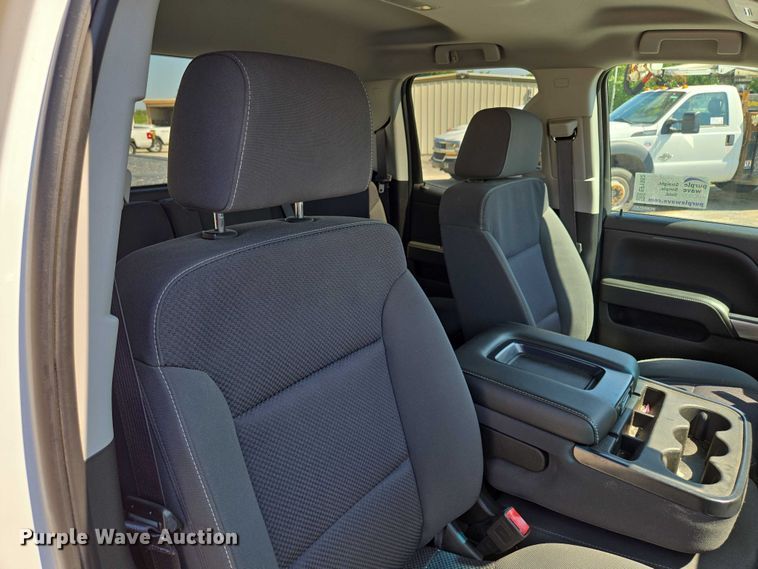 image for item EF1952 2018 Chevrolet Silverado 1500 Double Cab pickup truck