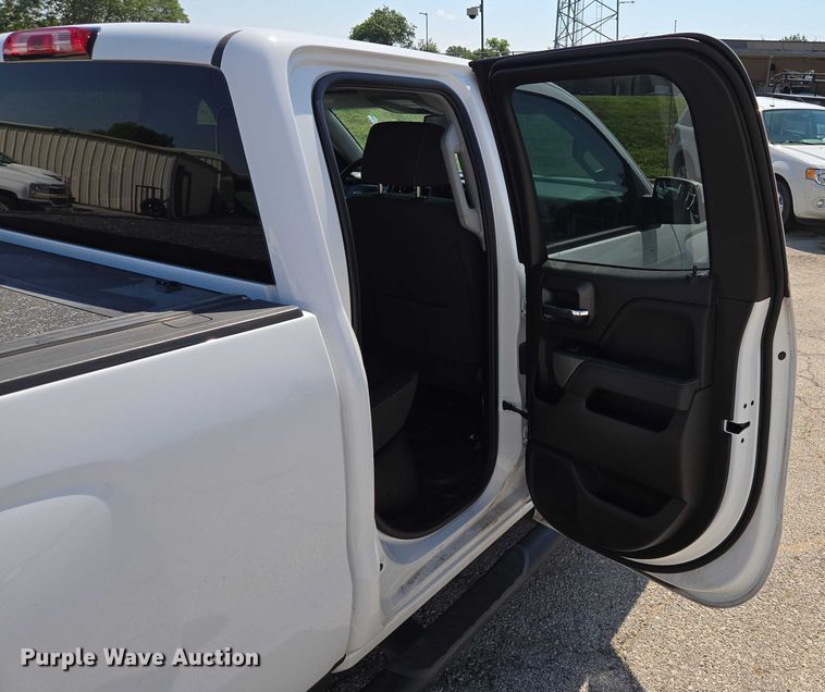 image for item EF1952 2018 Chevrolet Silverado 1500 Double Cab pickup truck