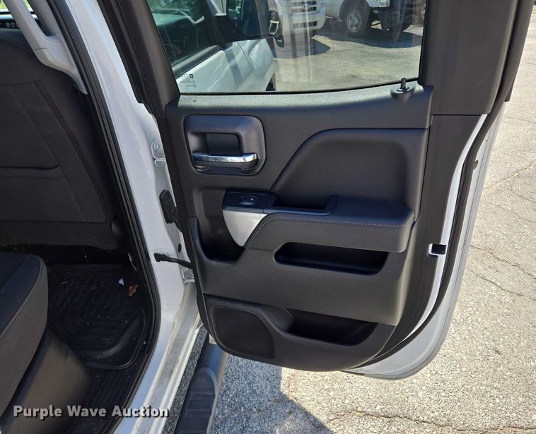 image for item EF1952 2018 Chevrolet Silverado 1500 Double Cab pickup truck