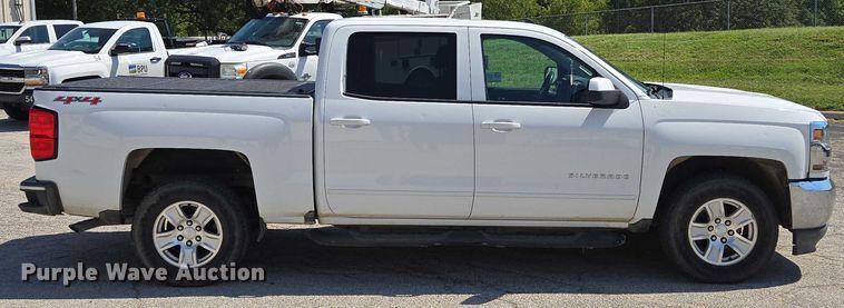 image for item EF1954 2017 Chevrolet Silverado 1500 Crew Cab pickup truck