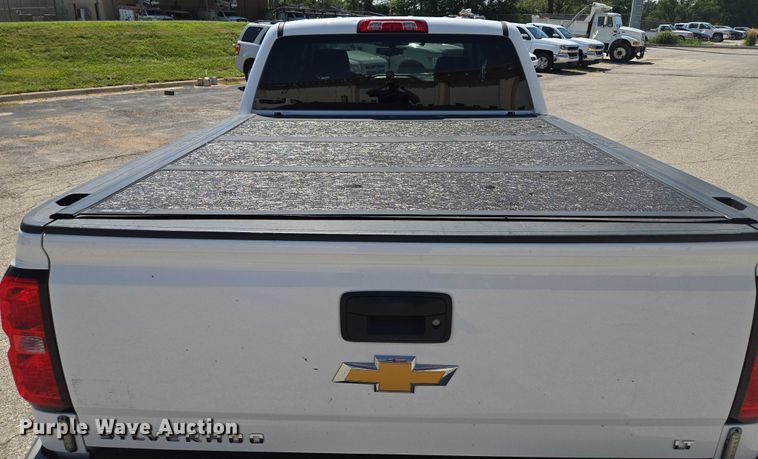 image for item EF1954 2017 Chevrolet Silverado 1500 Crew Cab pickup truck