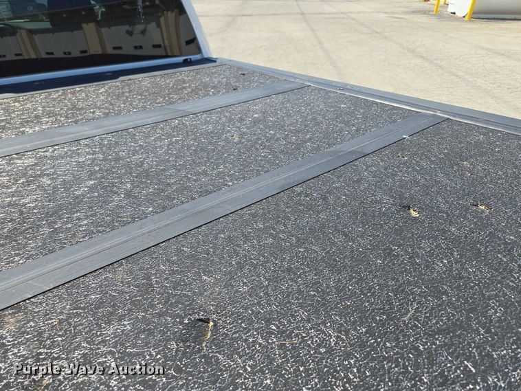 image for item EF1954 2017 Chevrolet Silverado 1500 Crew Cab pickup truck