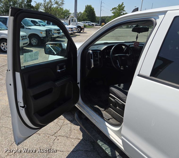 image for item EF1954 2017 Chevrolet Silverado 1500 Crew Cab pickup truck