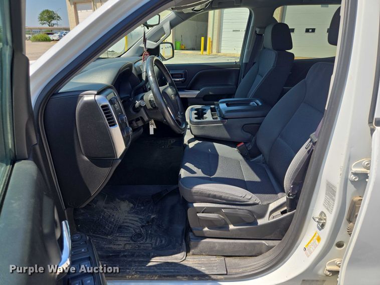 image for item EF1954 2017 Chevrolet Silverado 1500 Crew Cab pickup truck