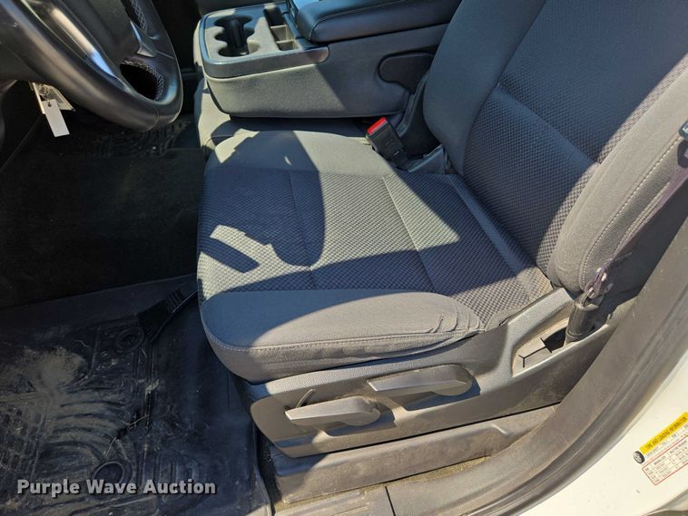 image for item EF1954 2017 Chevrolet Silverado 1500 Crew Cab pickup truck