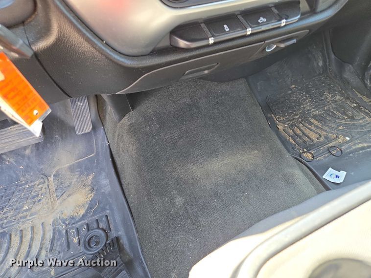 image for item EF1954 2017 Chevrolet Silverado 1500 Crew Cab pickup truck