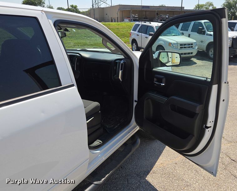 image for item EF1954 2017 Chevrolet Silverado 1500 Crew Cab pickup truck