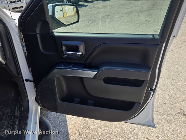 image for item EF1954 2017 Chevrolet Silverado 1500 Crew Cab pickup truck