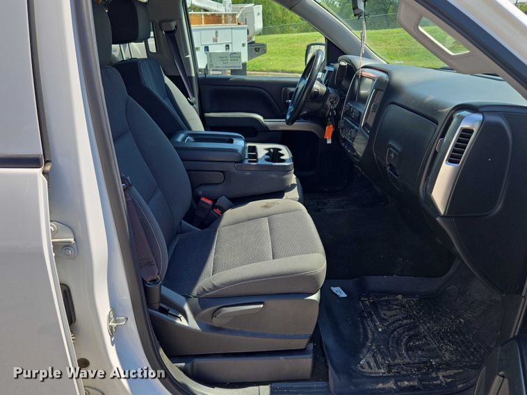 image for item EF1954 2017 Chevrolet Silverado 1500 Crew Cab pickup truck