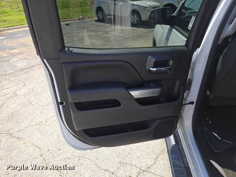 image for item EF1954 2017 Chevrolet Silverado 1500 Crew Cab pickup truck