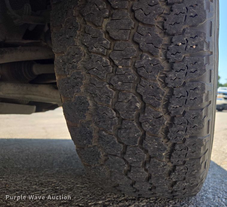 image for item EF1954 2017 Chevrolet Silverado 1500 Crew Cab pickup truck