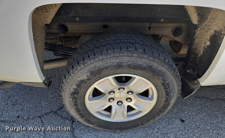 image for item EF1954 2017 Chevrolet Silverado 1500 Crew Cab pickup truck