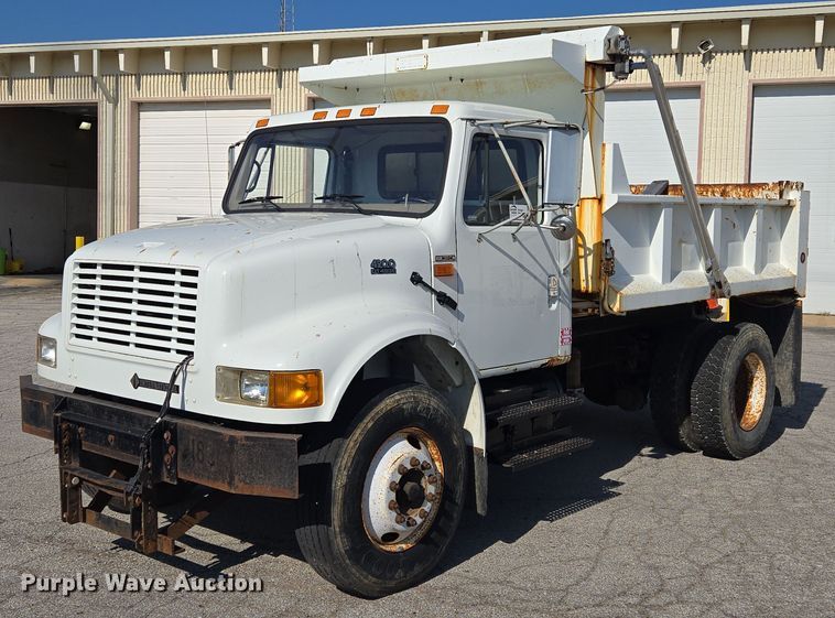 image for item EF1955 2000 International 4900 dump truck