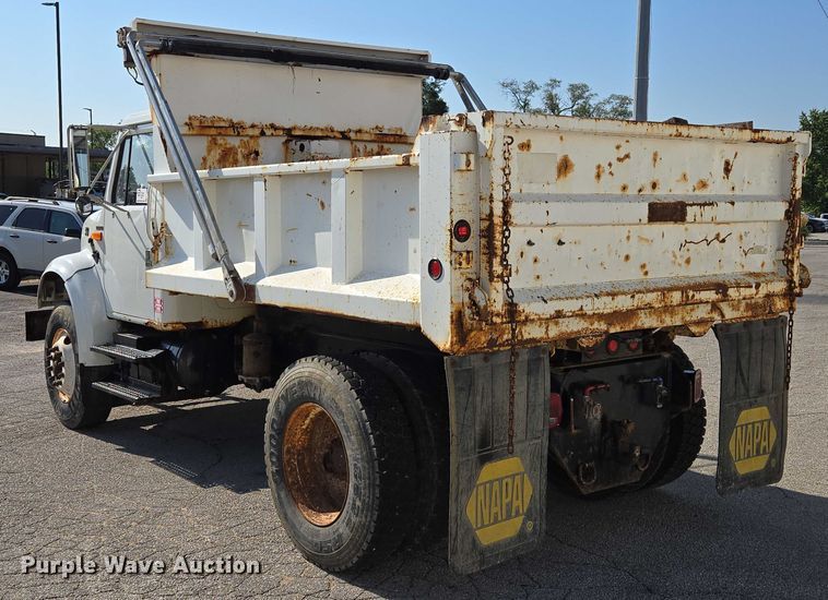 image for item EF1955 2000 International 4900 dump truck