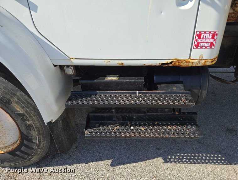 image for item EF1955 2000 International 4900 dump truck