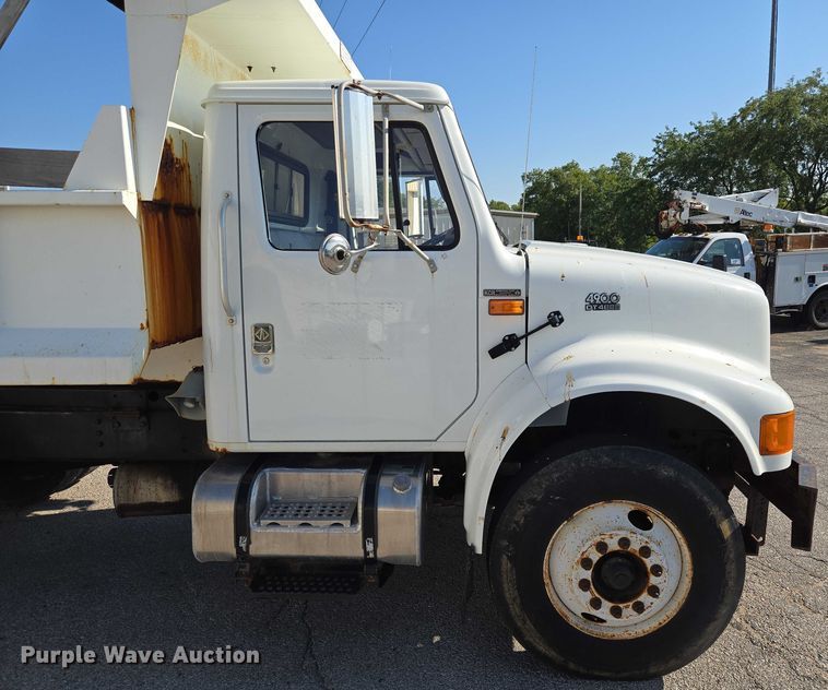 image for item EF1955 2000 International 4900 dump truck