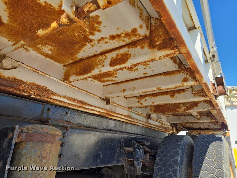 image for item EF1955 2000 International 4900 dump truck